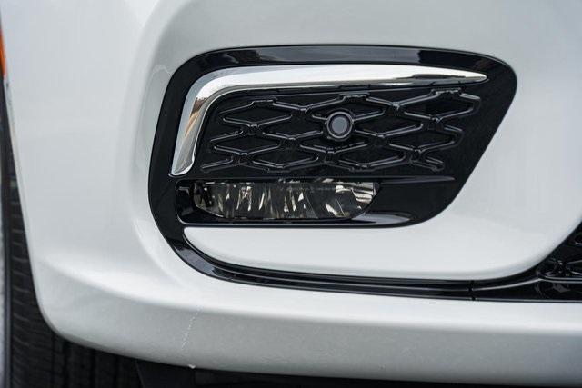 new 2026 Chrysler Pacifica car, priced at $40,000