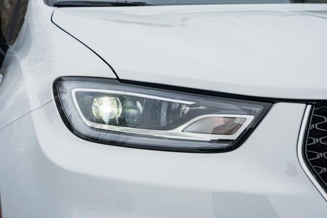 new 2026 Chrysler Pacifica car, priced at $40,000