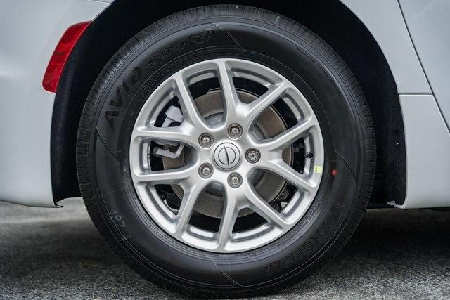 new 2026 Chrysler Pacifica car, priced at $40,000