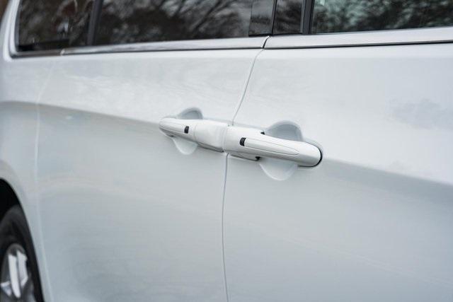 new 2026 Chrysler Pacifica car, priced at $40,000