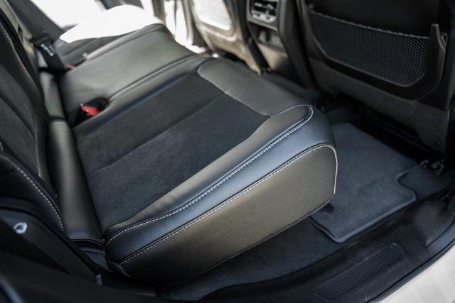 new 2025 Jeep Grand Cherokee car, priced at $40,000