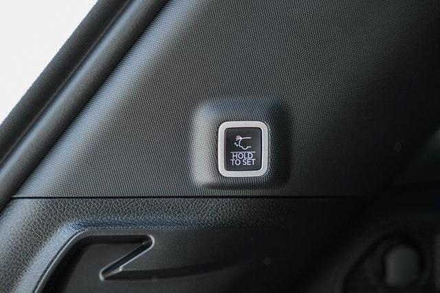 new 2025 Jeep Grand Cherokee car, priced at $40,000
