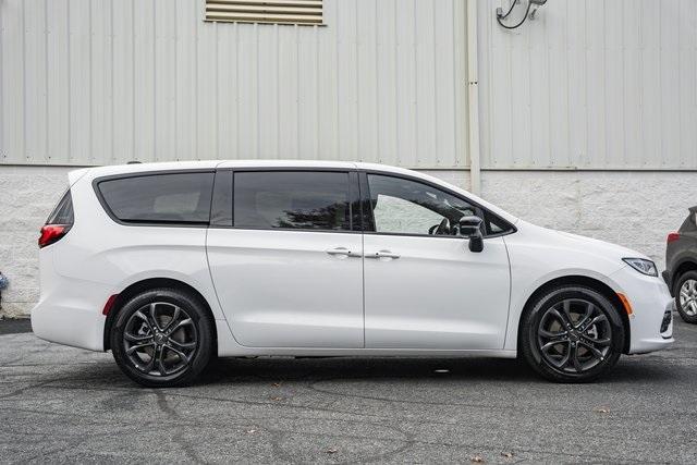 new 2026 Chrysler Pacifica car, priced at $42,000