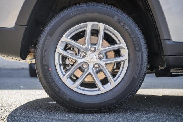 new 2025 Jeep Grand Cherokee car, priced at $34,500