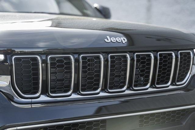 new 2025 Jeep Grand Cherokee car, priced at $59,995