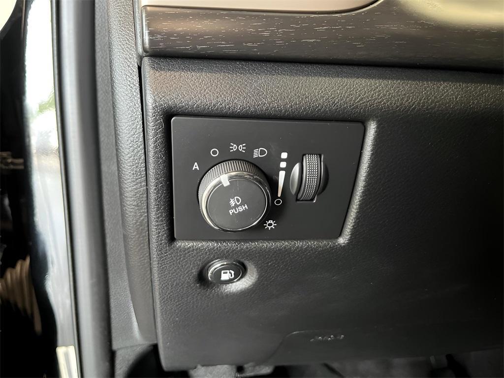 used 2017 Jeep Grand Cherokee car, priced at $13,989