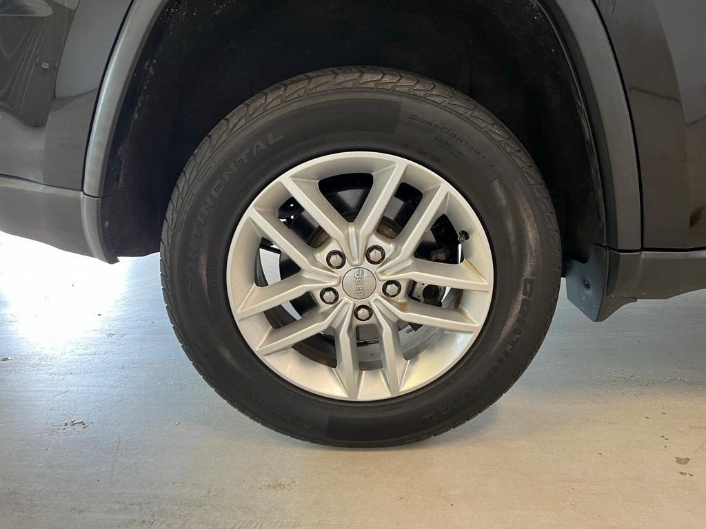 used 2017 Jeep Grand Cherokee car, priced at $13,989