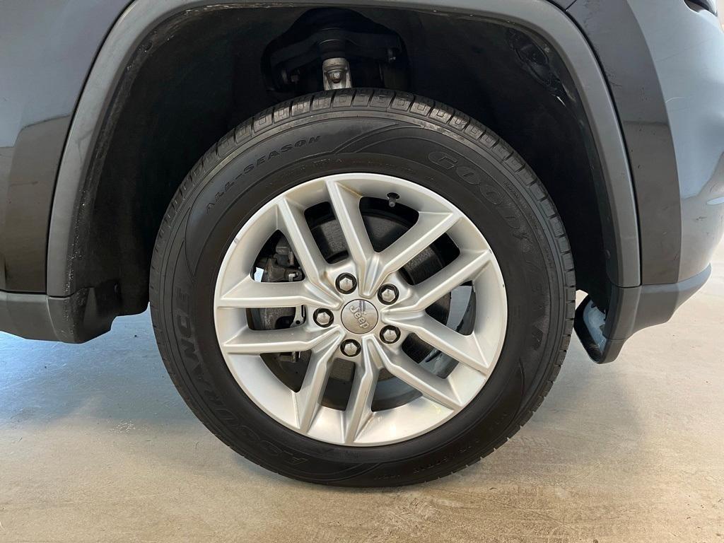 used 2017 Jeep Grand Cherokee car, priced at $13,989