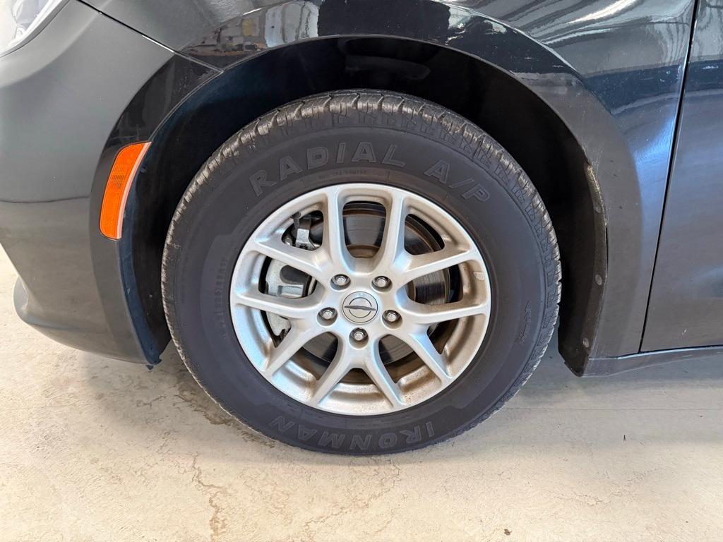 used 2023 Chrysler Pacifica car, priced at $23,995