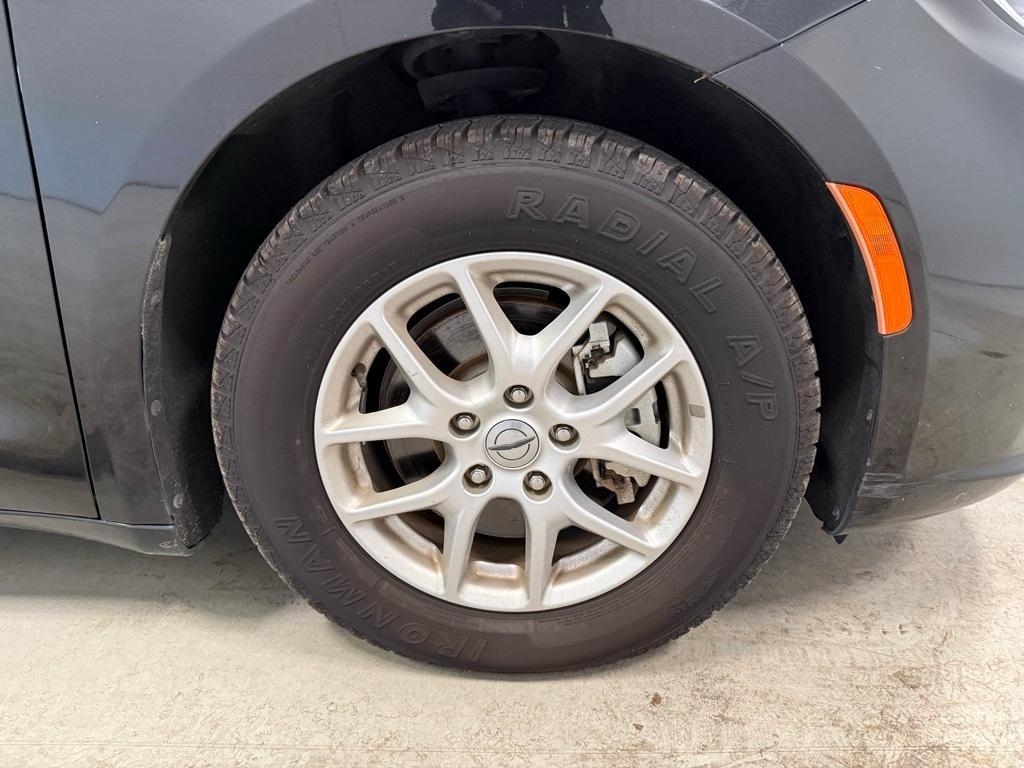 used 2023 Chrysler Pacifica car, priced at $23,995