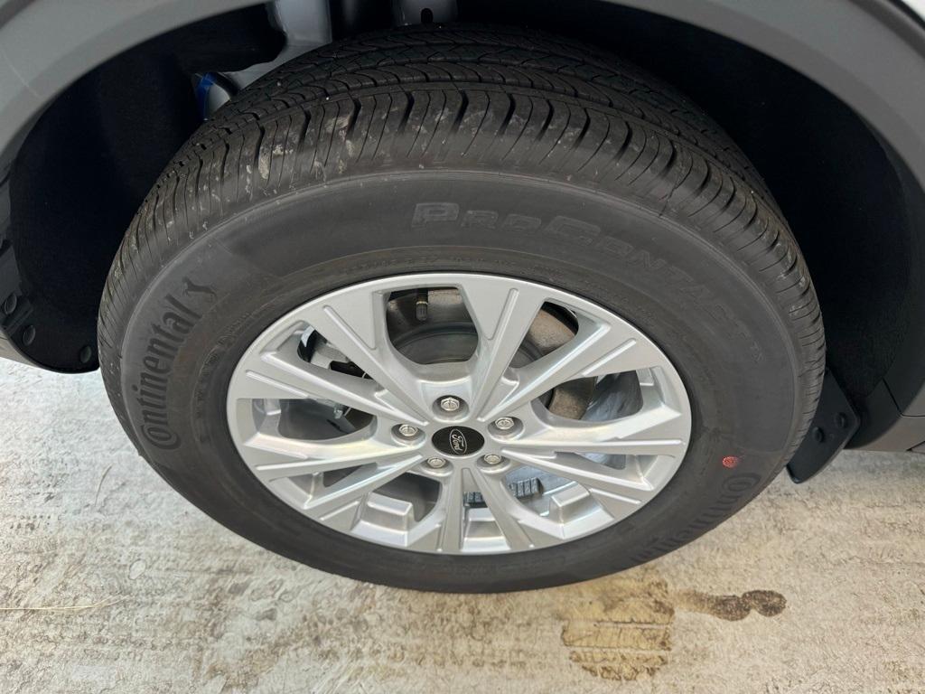 new 2025 Ford Escape car, priced at $27,995