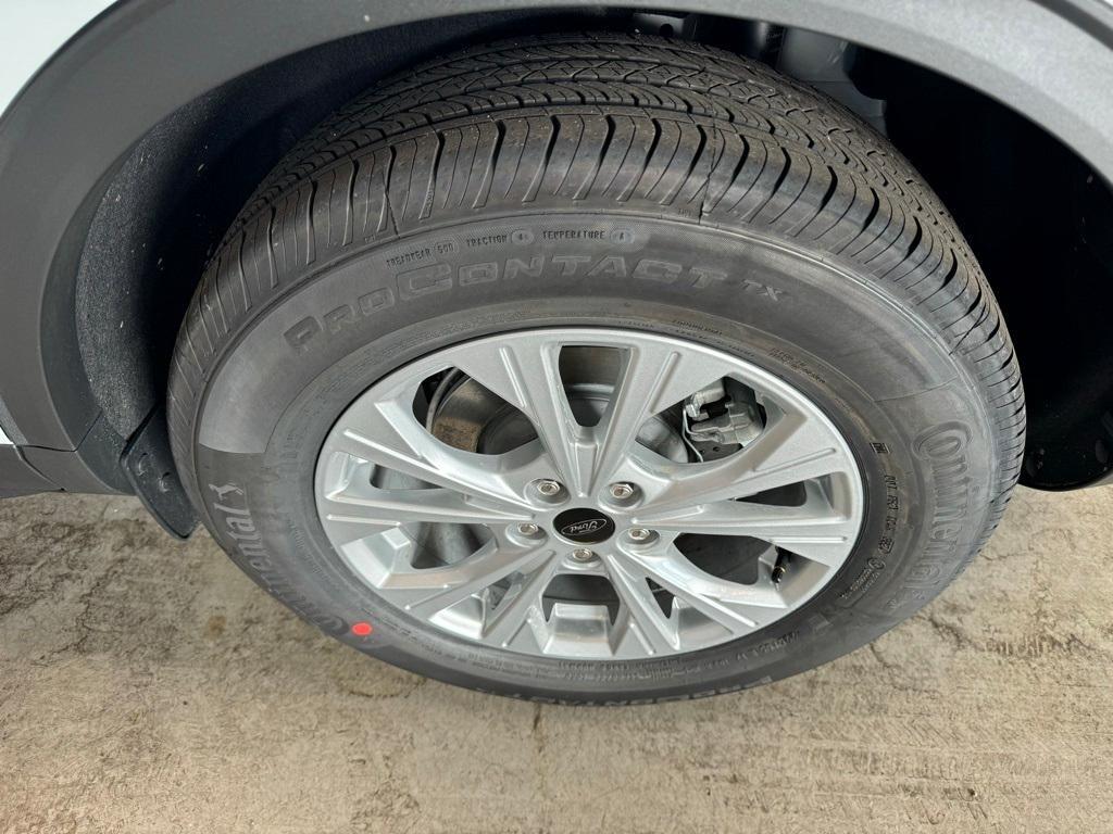 new 2025 Ford Escape car, priced at $27,995