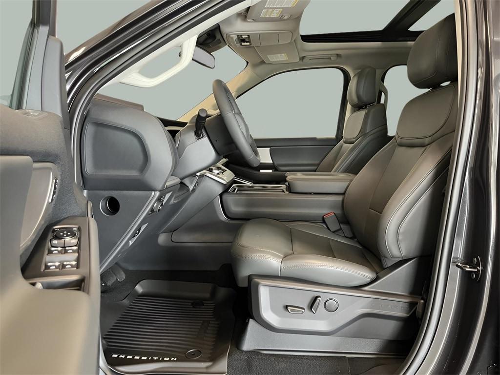 new 2025 Ford Expedition Max car, priced at $75,385