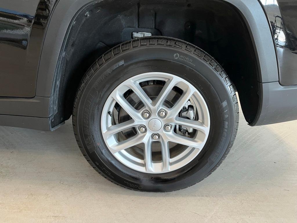 used 2024 Jeep Grand Cherokee L car, priced at $33,981