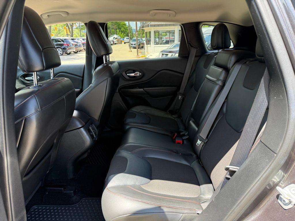 used 2015 Jeep Cherokee car, priced at $15,392