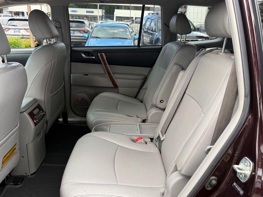 used 2013 Toyota Highlander car, priced at $9,682