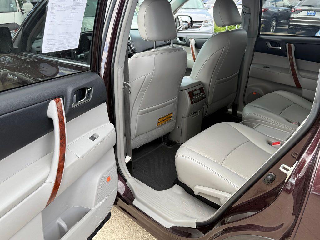 used 2013 Toyota Highlander car, priced at $9,682