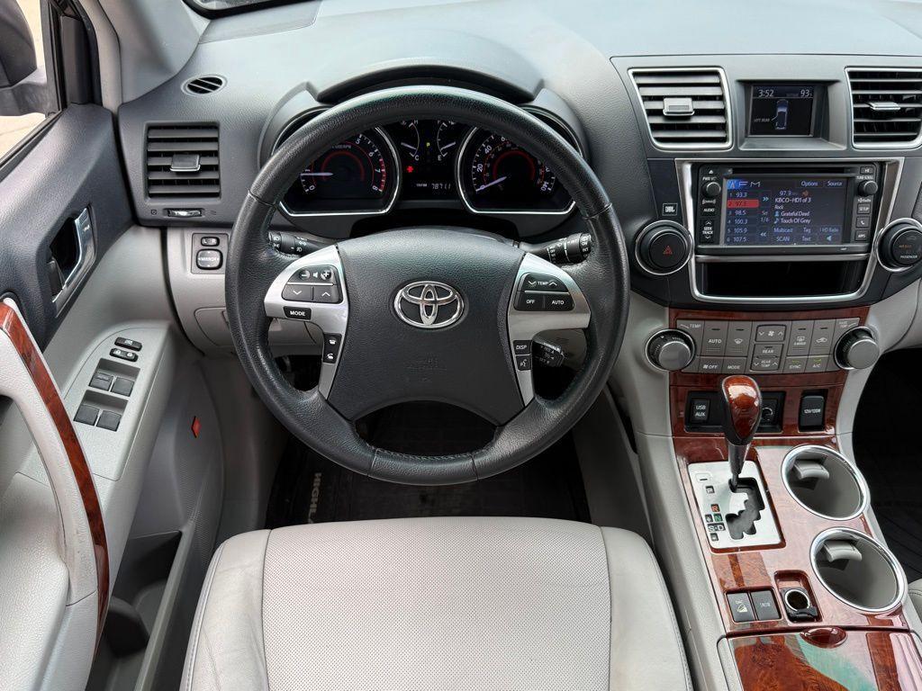 used 2013 Toyota Highlander car, priced at $9,682