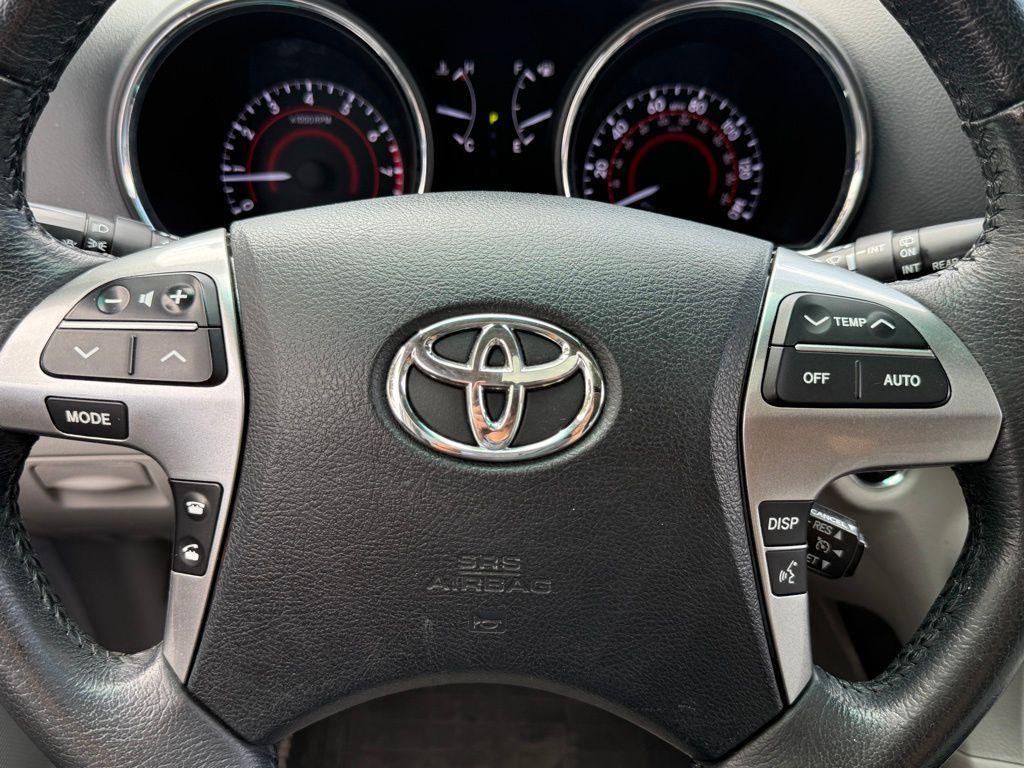 used 2013 Toyota Highlander car, priced at $9,682