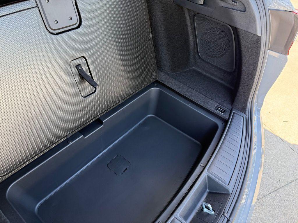 used 2025 Acura RDX car, priced at $44,992