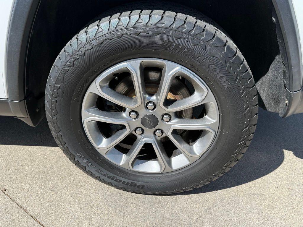 used 2015 Jeep Grand Cherokee car, priced at $13,990