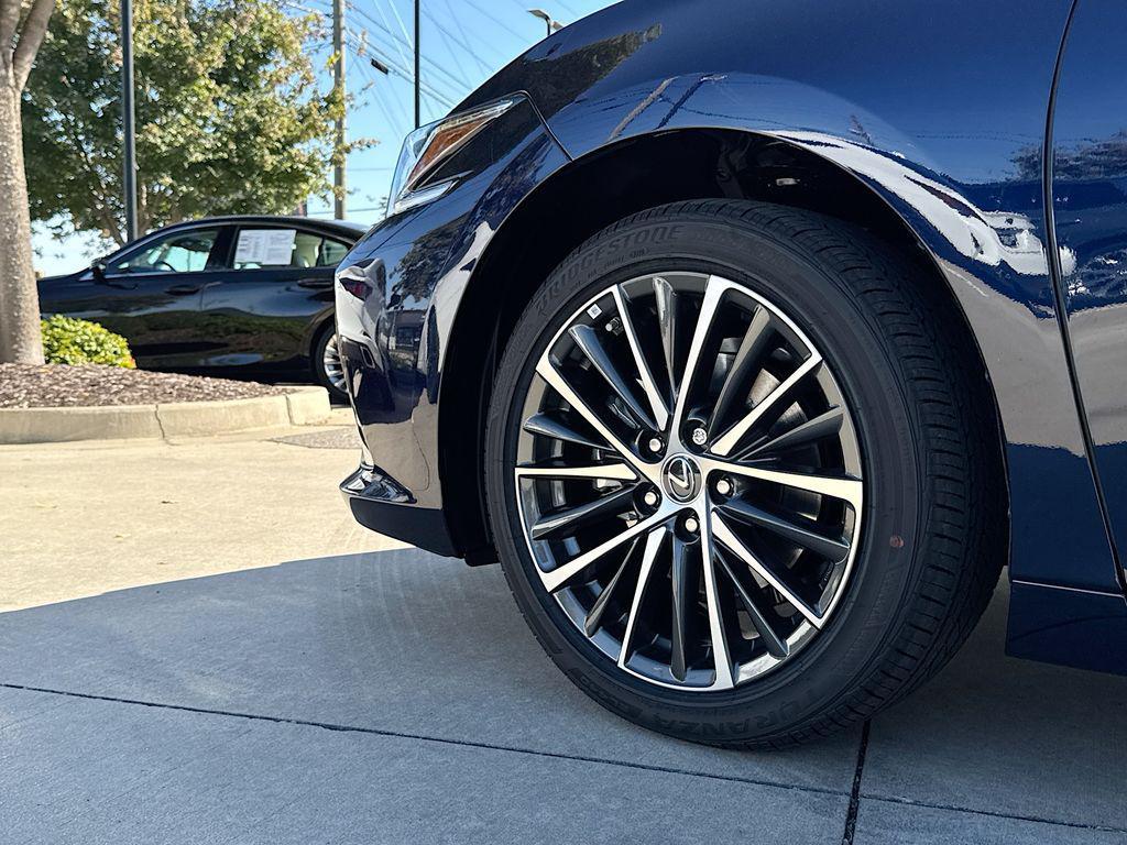 new 2025 Lexus ES 350 car, priced at $52,025