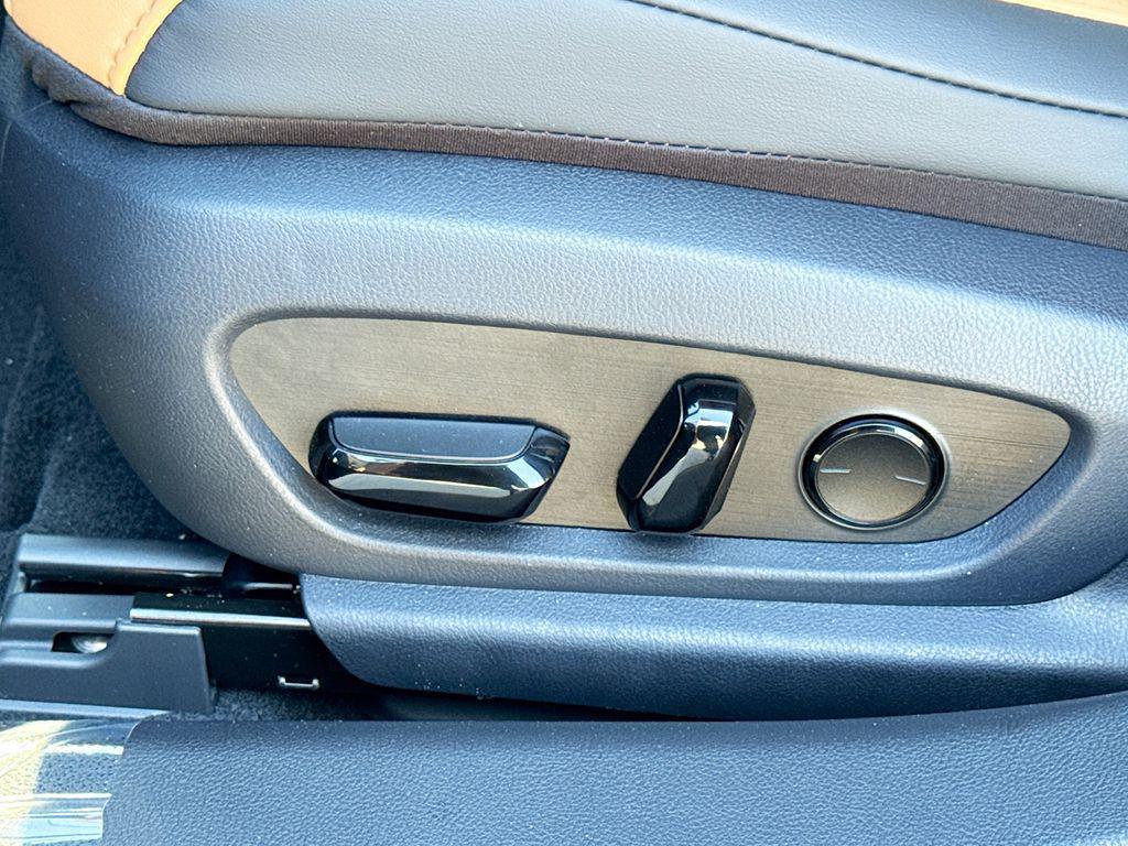 new 2025 Lexus ES 350 car, priced at $52,025