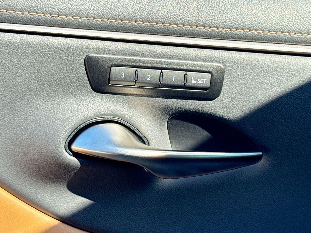 new 2025 Lexus ES 350 car, priced at $52,025