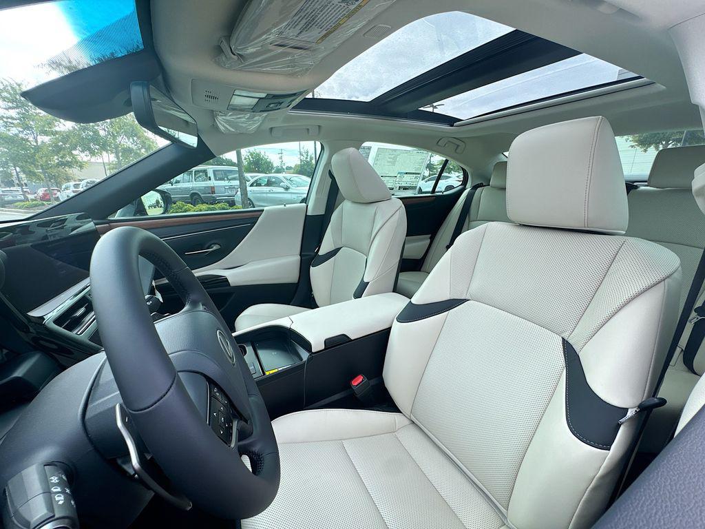 new 2025 Lexus ES 350 car, priced at $52,606