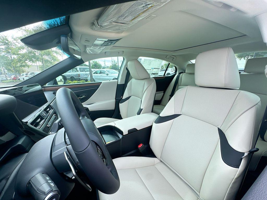 new 2025 Lexus ES 350 car, priced at $52,606
