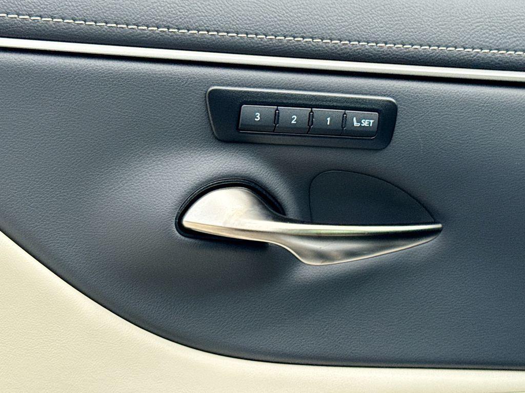 new 2025 Lexus ES 350 car, priced at $52,606