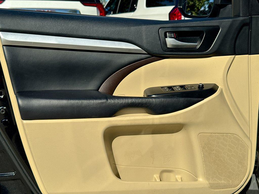 used 2018 Toyota Highlander car, priced at $23,667