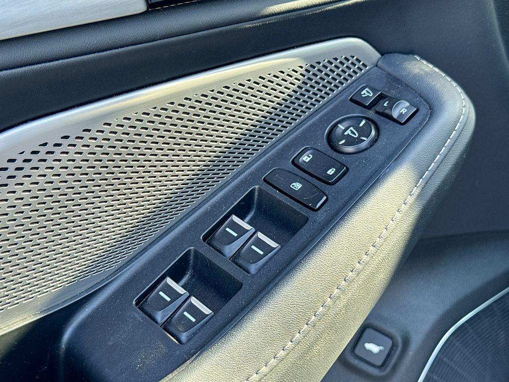 used 2023 Acura MDX car, priced at $45,514