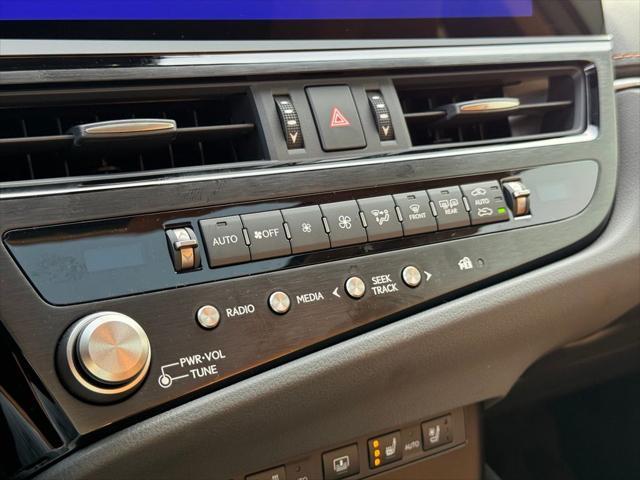 new 2025 Lexus ES 300h car, priced at $55,941