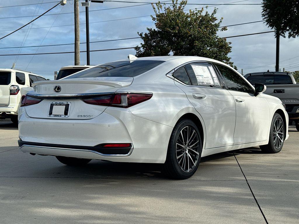 new 2025 Lexus ES 300h car, priced at $53,426