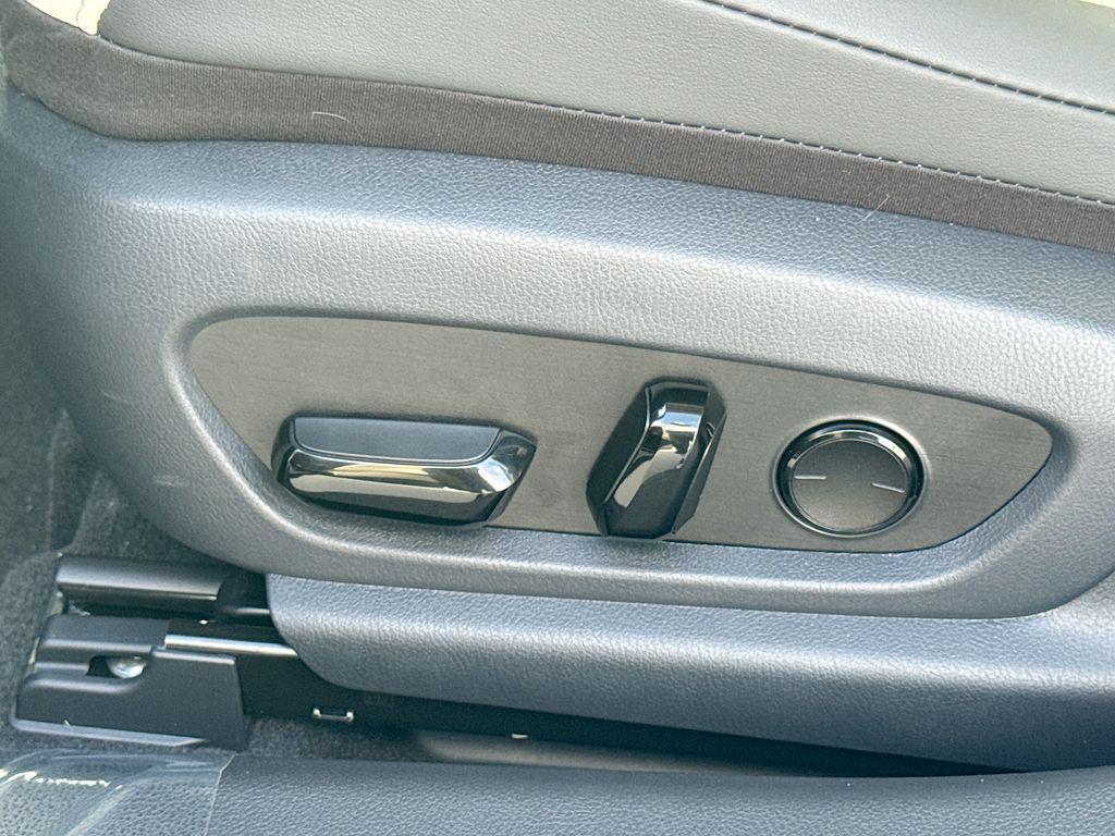 new 2025 Lexus ES 300h car, priced at $53,426