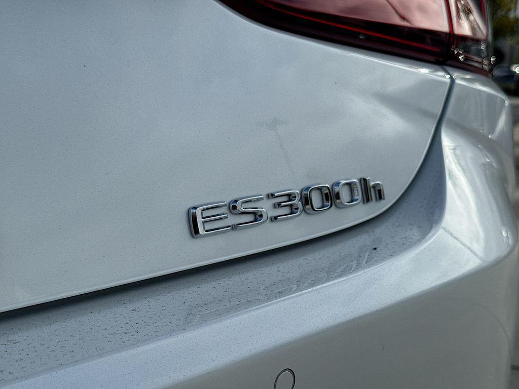 new 2025 Lexus ES 300h car, priced at $53,426