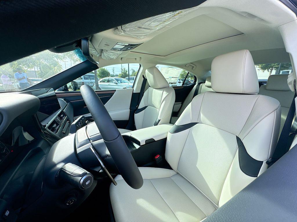 new 2025 Lexus ES 300h car, priced at $53,426