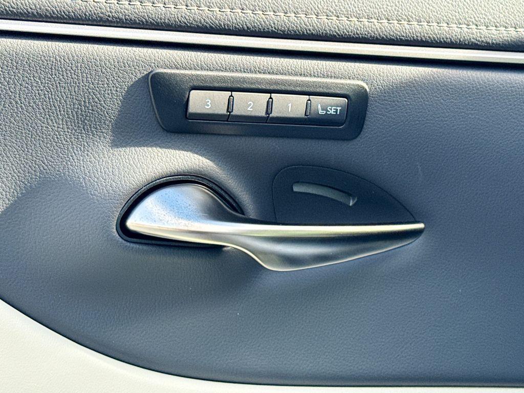 new 2025 Lexus ES 300h car, priced at $53,426