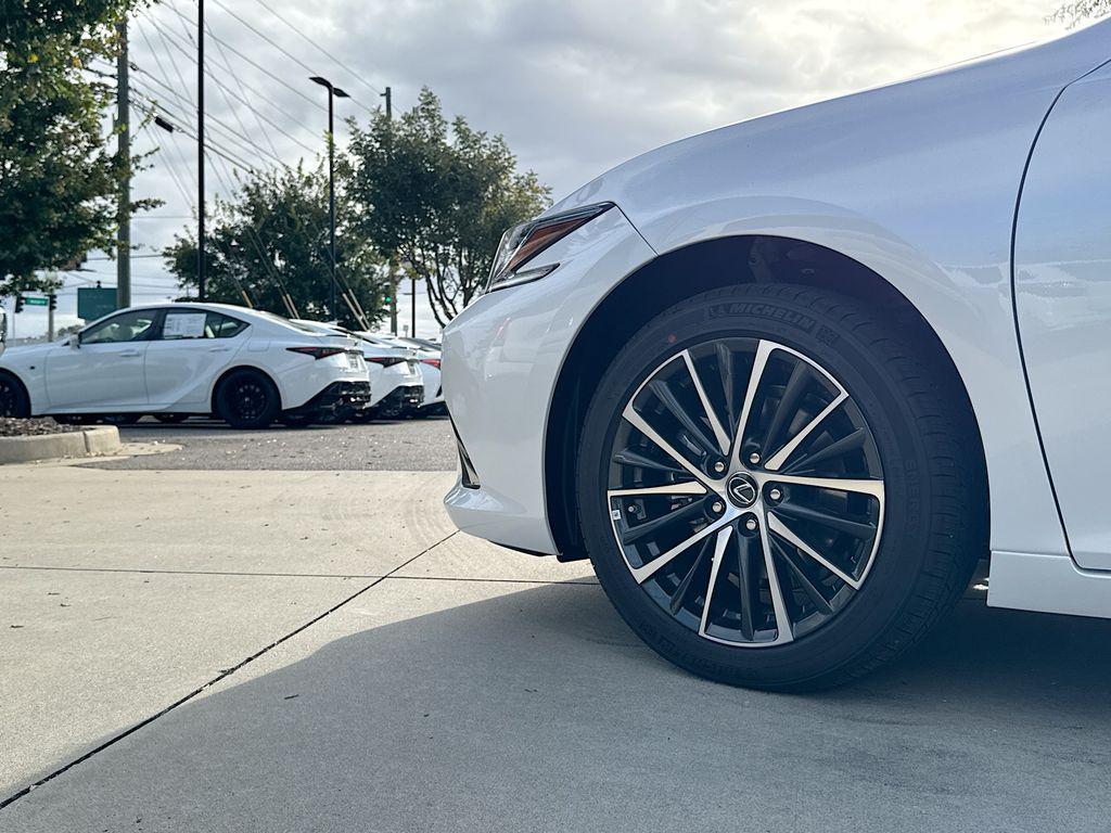 new 2025 Lexus ES 300h car, priced at $53,426