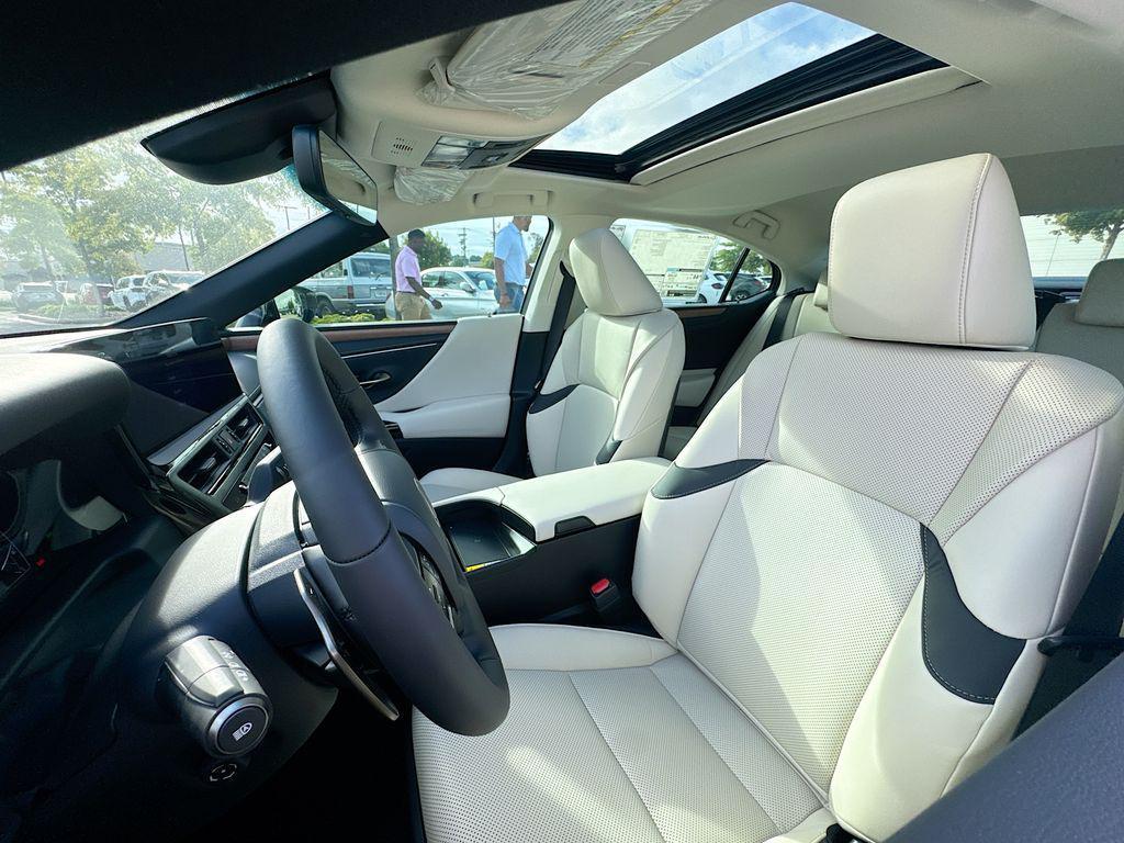 new 2025 Lexus ES 300h car, priced at $53,426