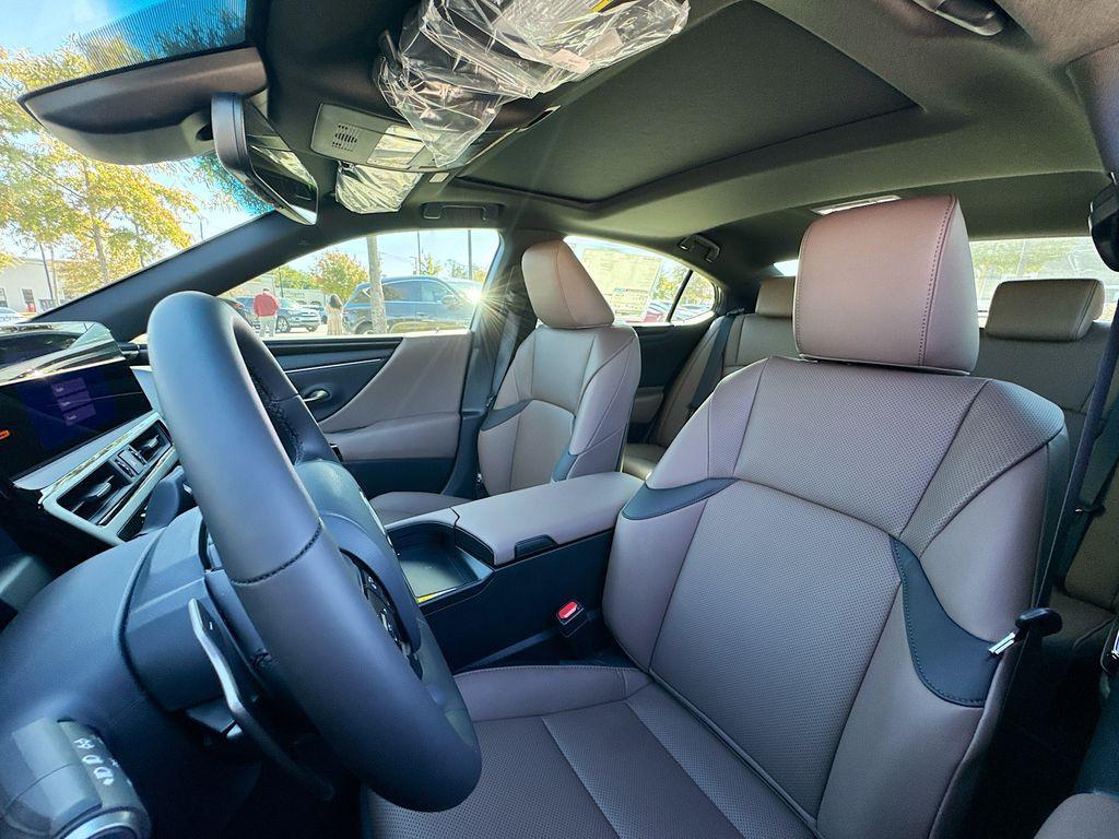new 2025 Lexus ES 350 car, priced at $50,666