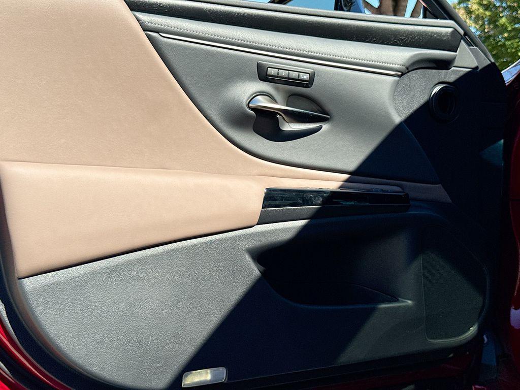 new 2025 Lexus ES 350 car, priced at $50,666