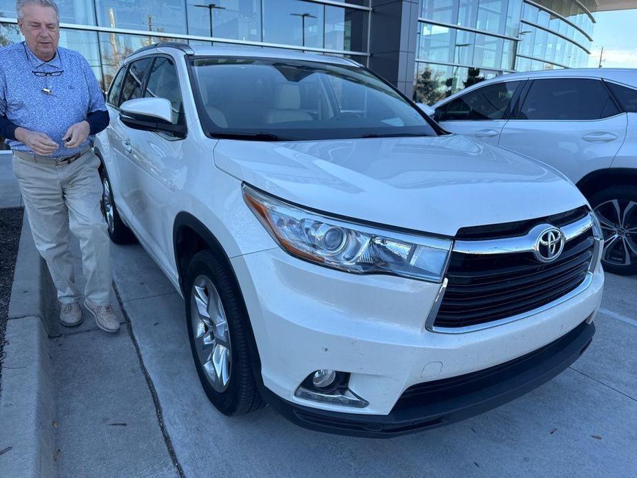 used 2015 Toyota Highlander car, priced at $23,490