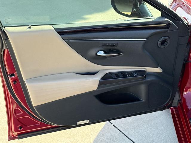 used 2019 Lexus ES 350 car, priced at $29,387
