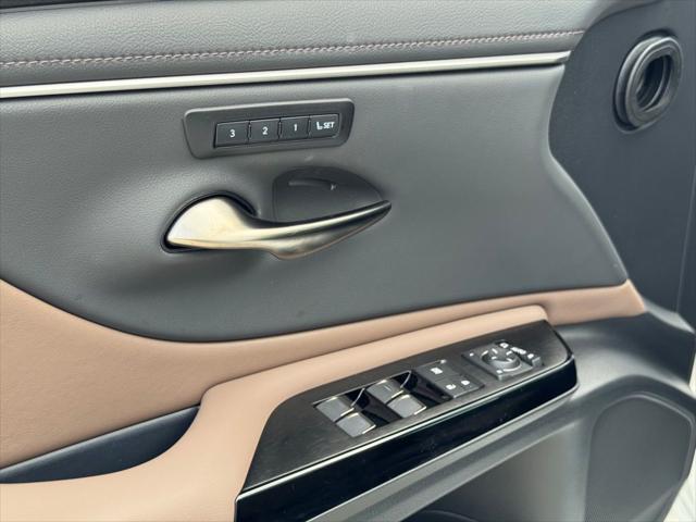 new 2025 Lexus ES 350 car, priced at $52,395