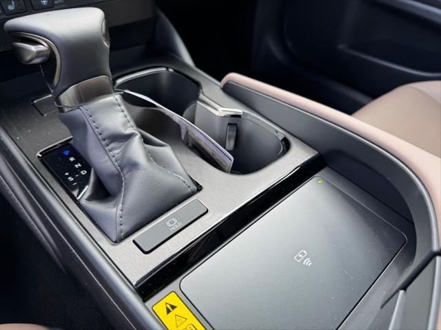 new 2025 Lexus ES 350 car, priced at $52,395