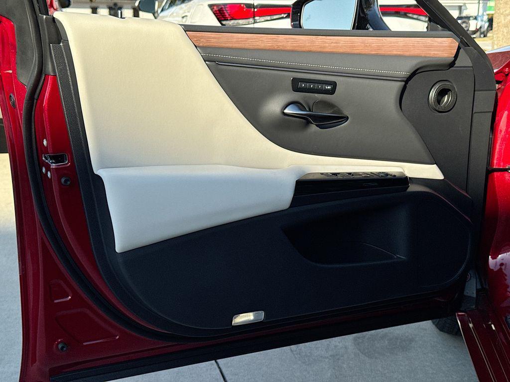 new 2025 Lexus ES 350 car, priced at $50,266