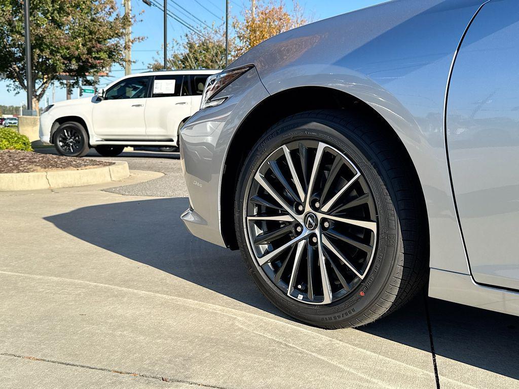 new 2025 Lexus ES 350 car, priced at $52,106