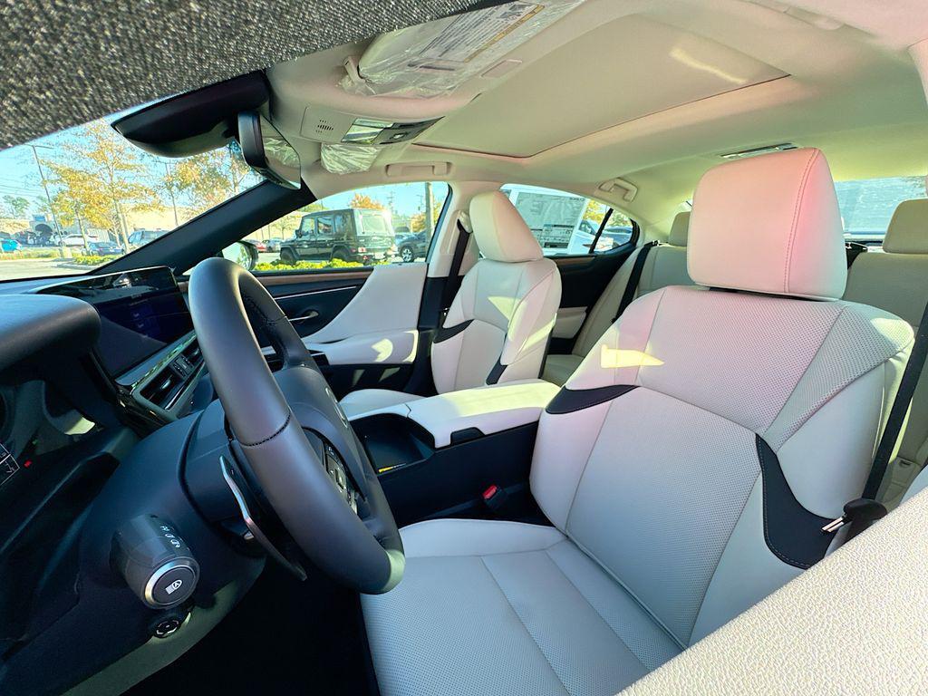 new 2025 Lexus ES 350 car, priced at $52,106